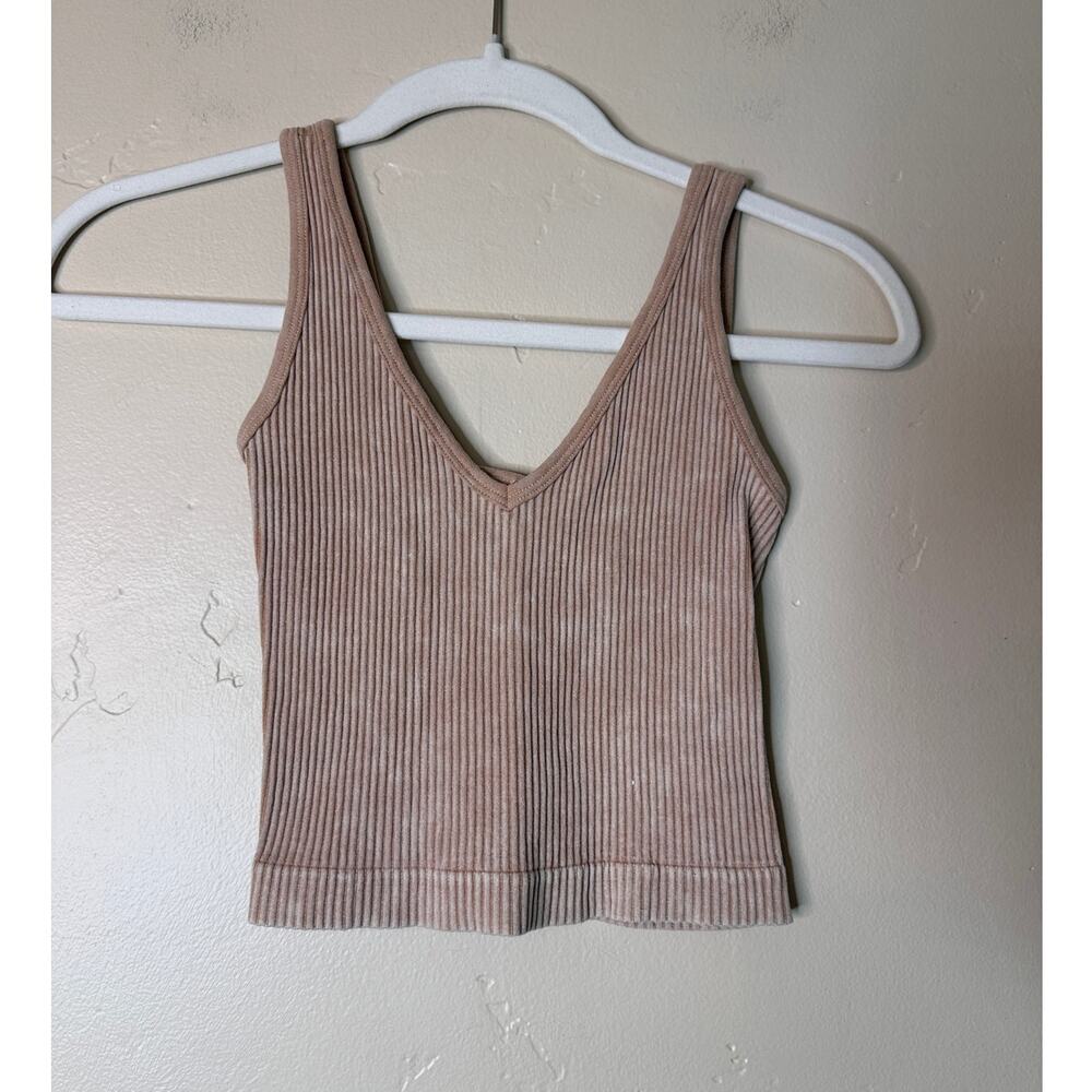 Aura Women's Small/Medium Camel Brown Ribbed V-Neck Sleeveless Cropped Shirt
